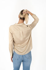 THE CLASSIC SHIRT - Oyster colour