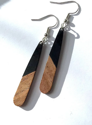 Fall for fancy - Slender tear drop earring