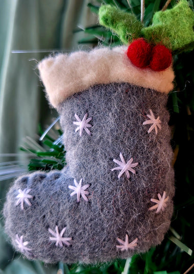 Pashom Hanging stocking with holly decoration