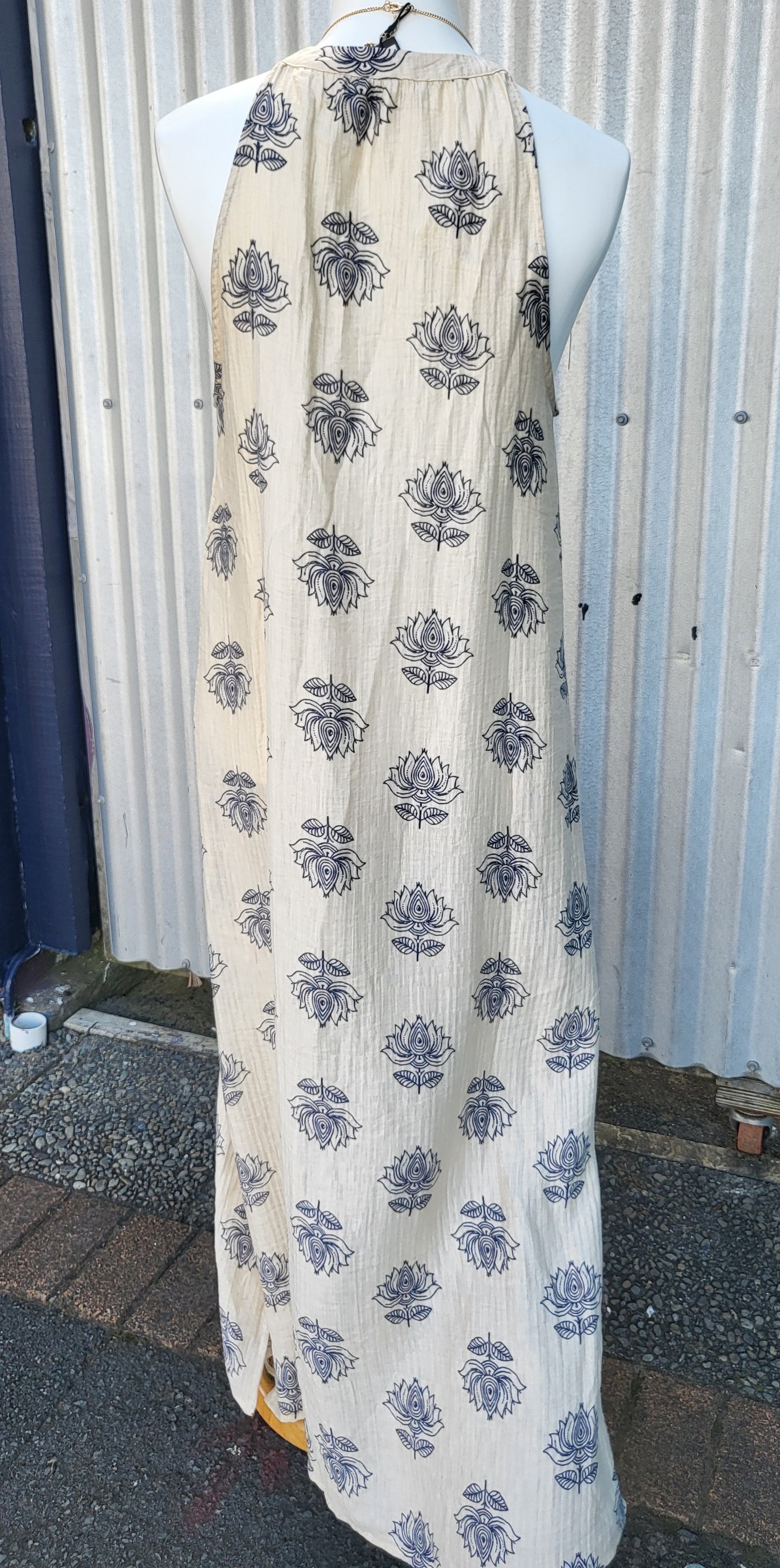 Yerse Barcelona Lotus print Halter neck dress