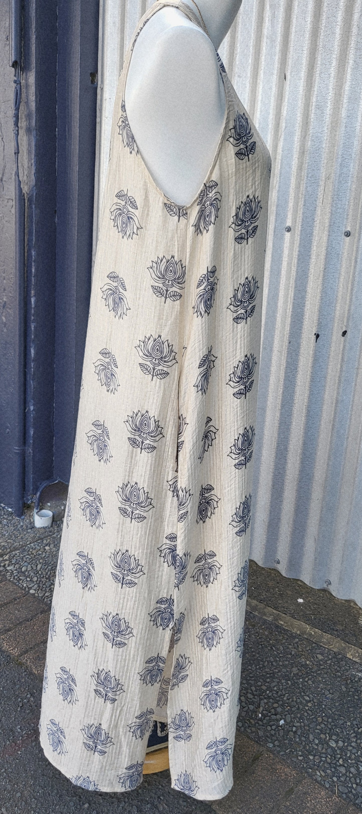 Yerse Barcelona Lotus print Halter neck dress