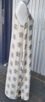 Yerse Barcelona Lotus print Halter neck dress