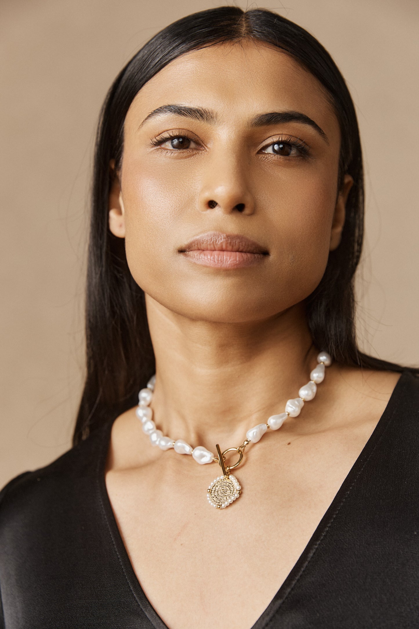 San Necklace - Pearl Coin