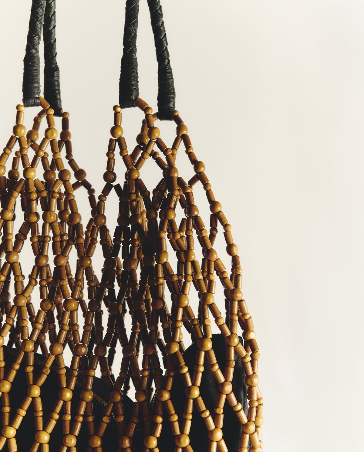 Yerse Barcelona Wooden bead mesh bag with Goatskin handles