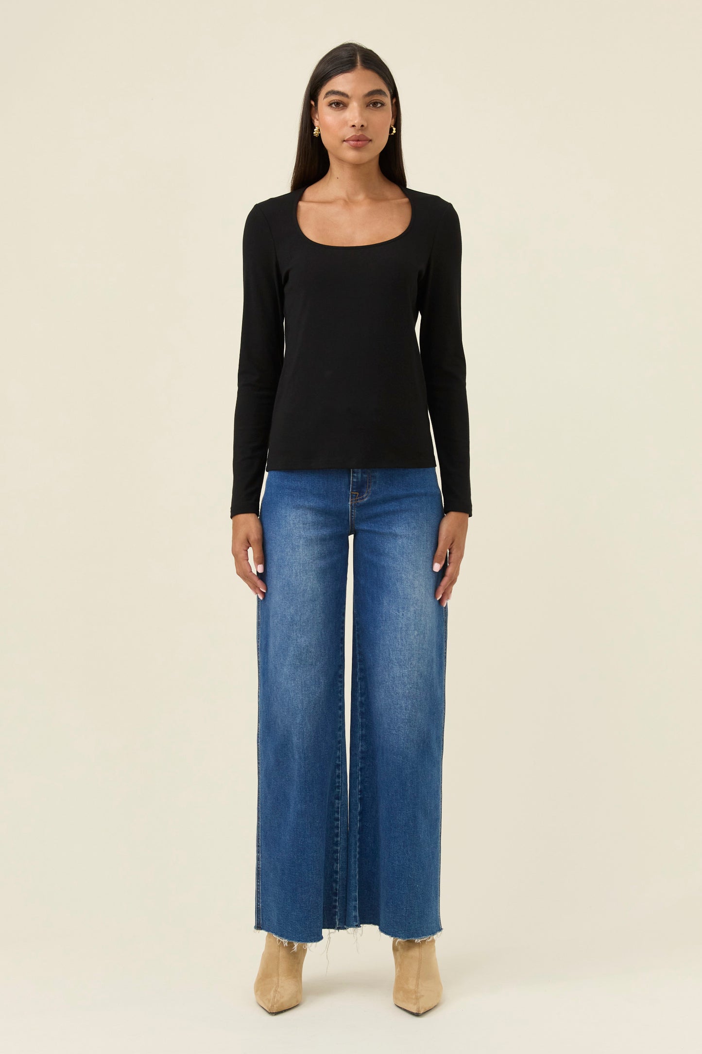 Naria Scoop neck Top from Isle of Mine - onyx