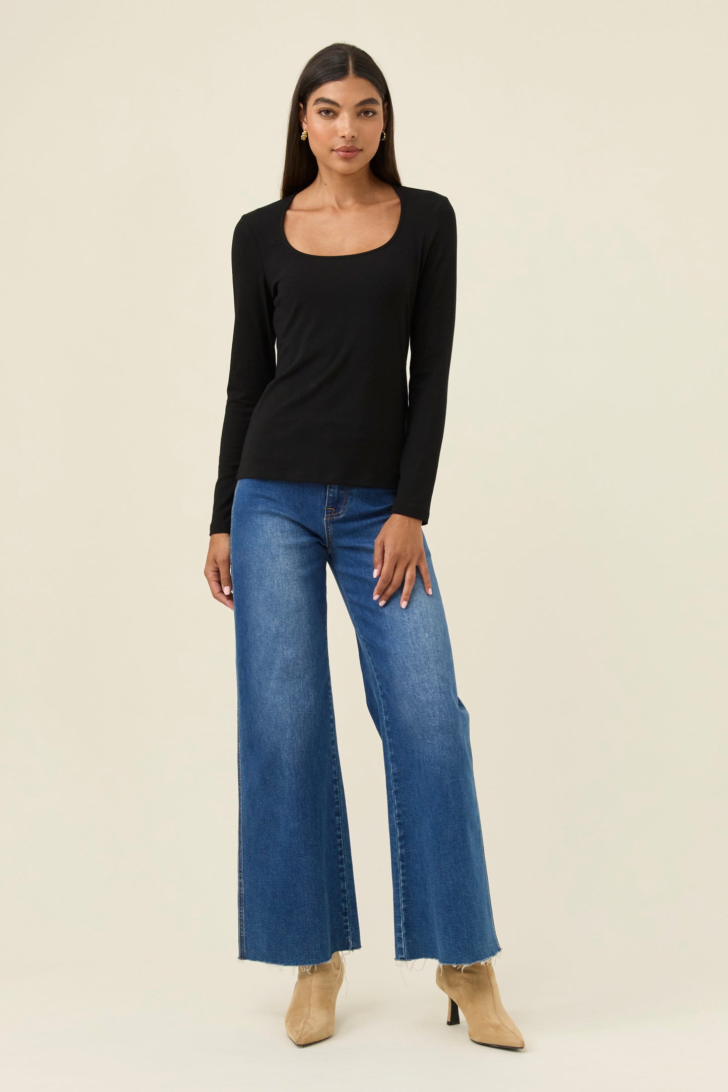 Naria Scoop neck Top from Isle of Mine - onyx