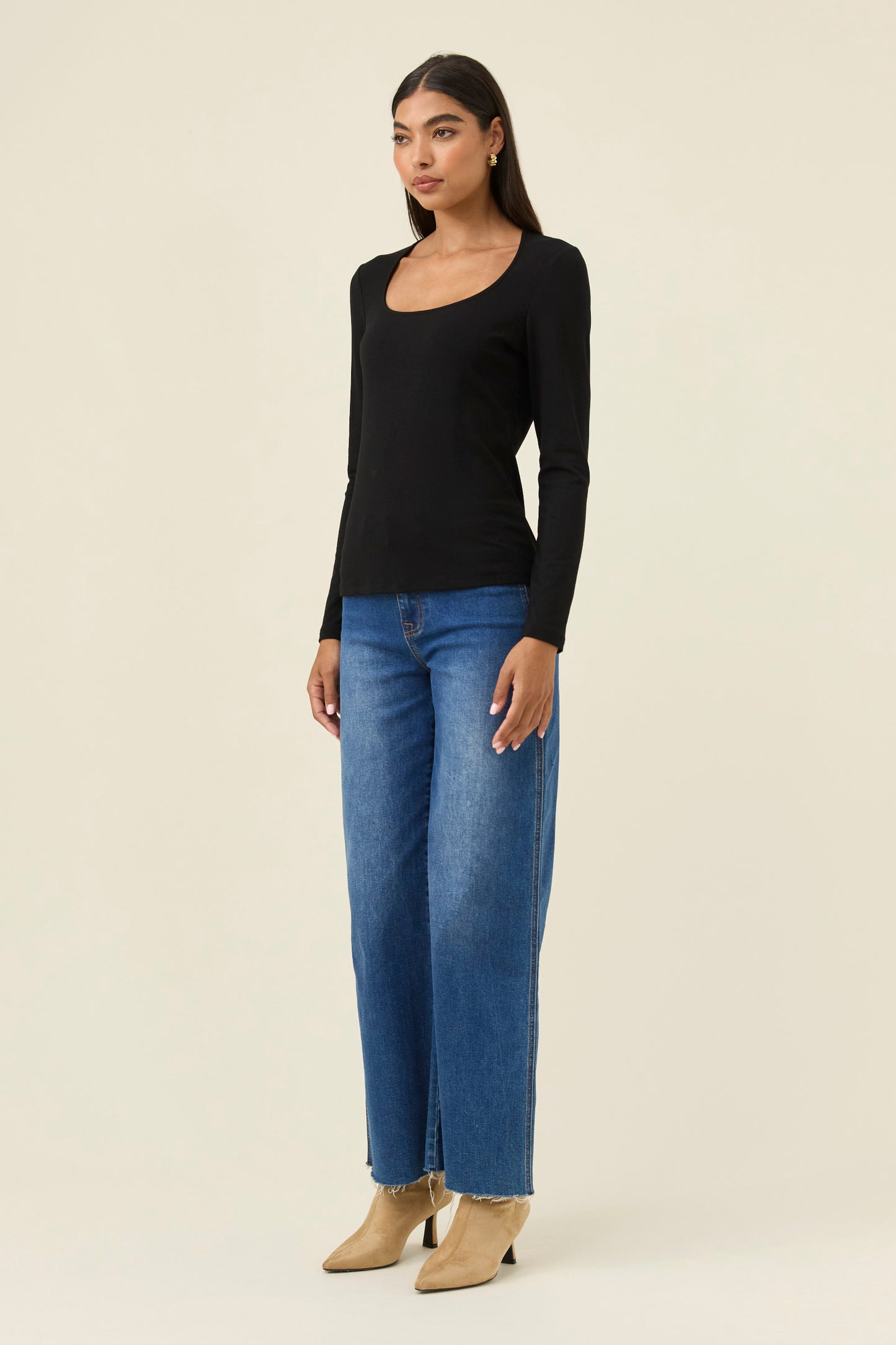 Naria Scoop neck Top from Isle of Mine - onyx