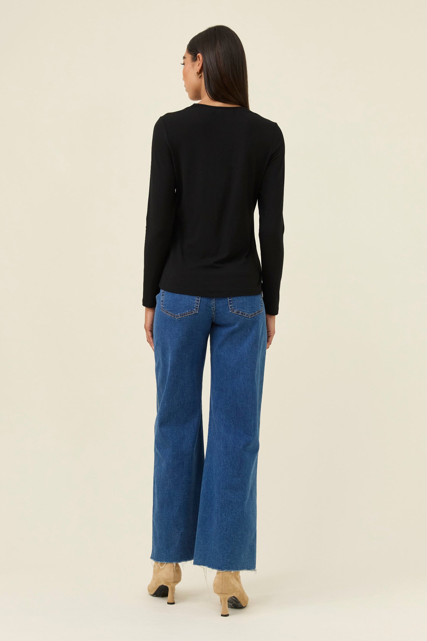 Naria Scoop neck Top from Isle of Mine - onyx
