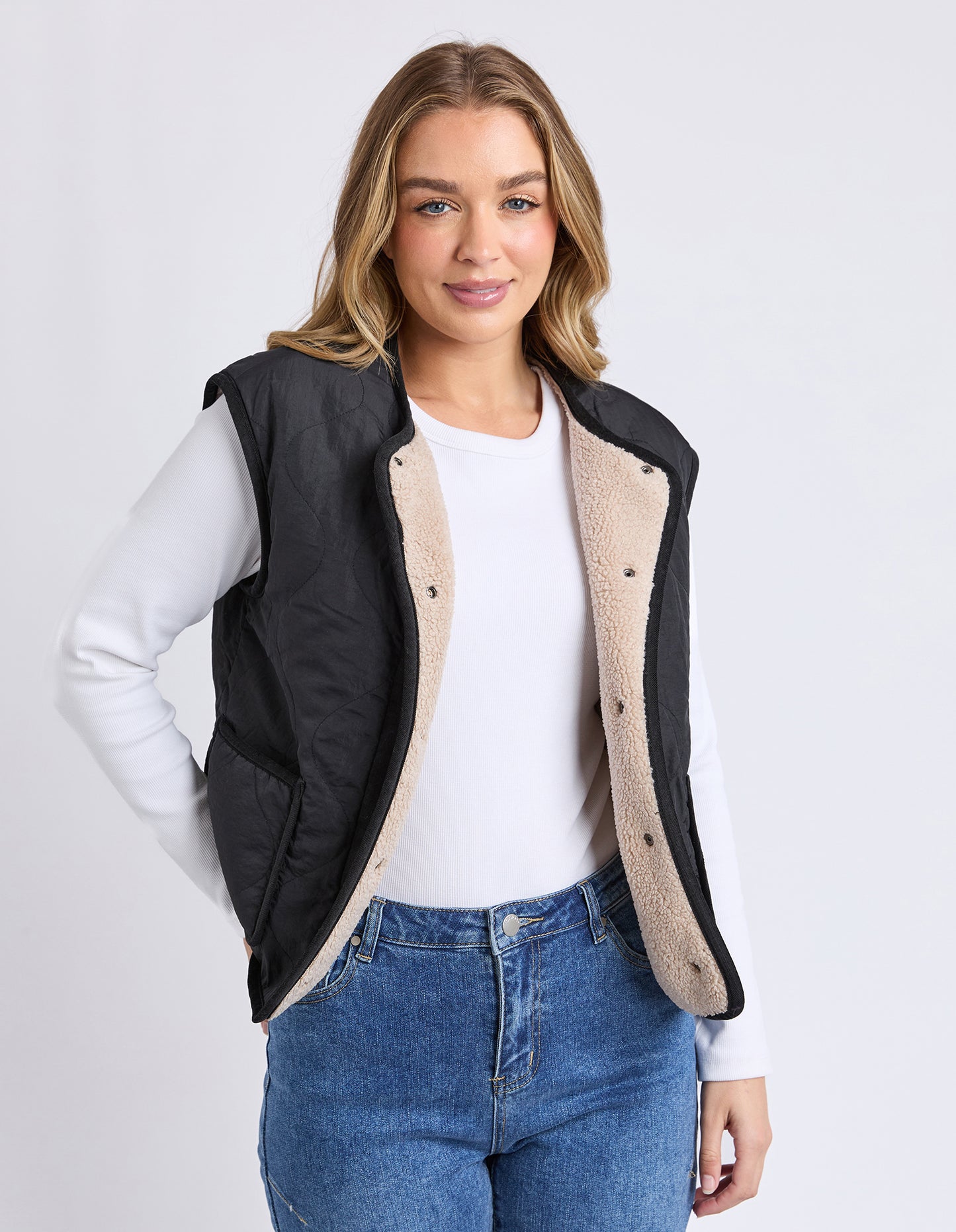 Foxwood Alberta Vest - Black with cream lining