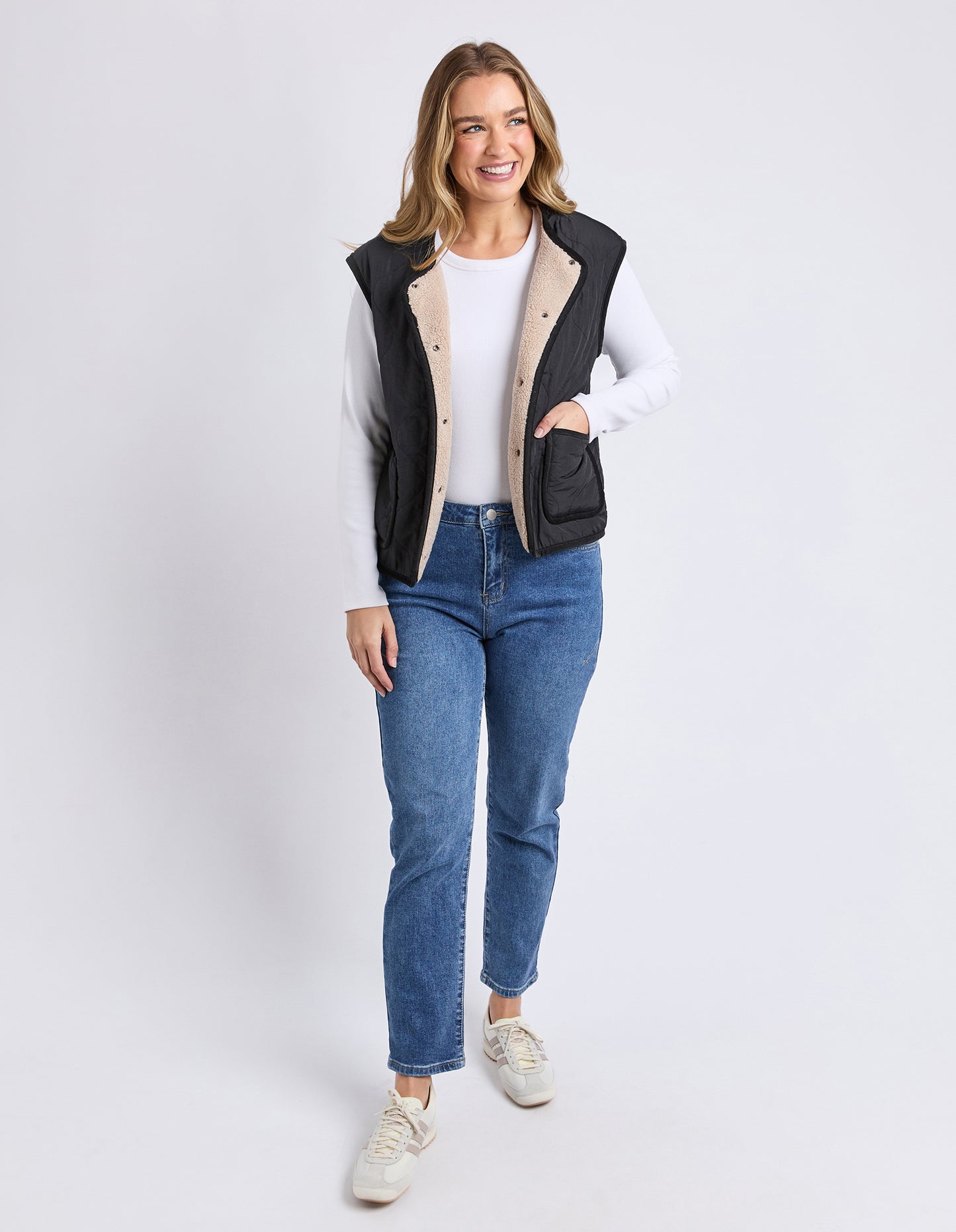 Foxwood Alberta Vest - Black with cream lining