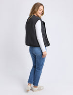 Foxwood Alberta Vest - Black with cream lining
