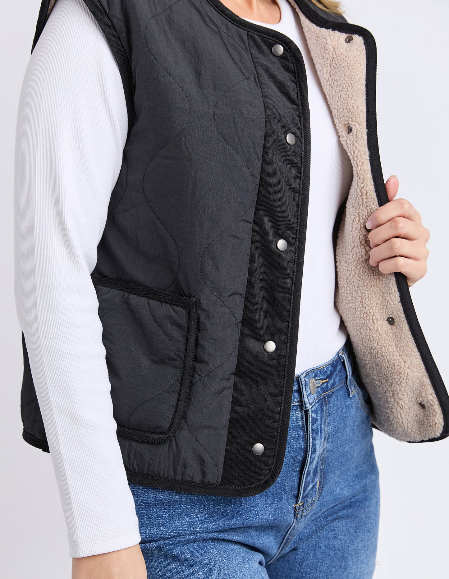 Foxwood Alberta Vest - Black with cream lining