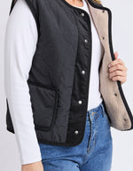 Foxwood Alberta Vest - Black with cream lining