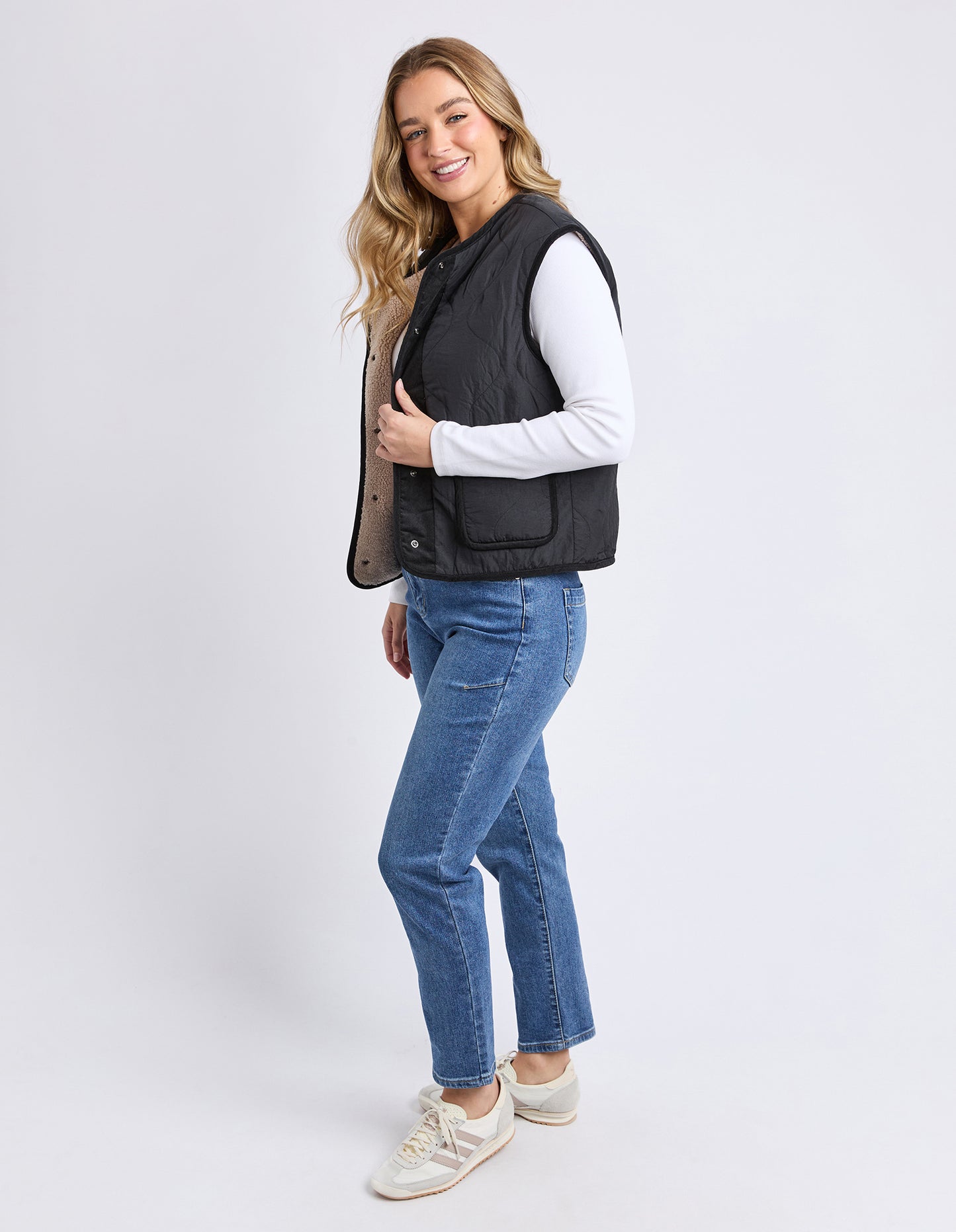 Foxwood Alberta Vest - Black with cream lining