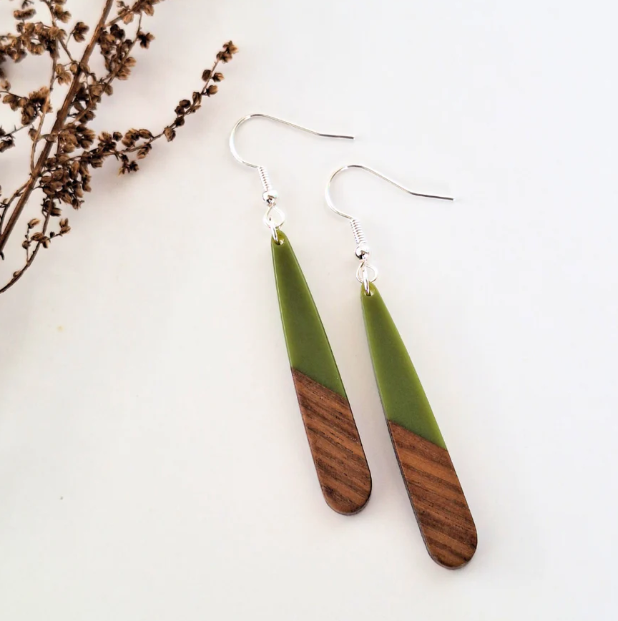Fall for fancy - Slender tear drop earring