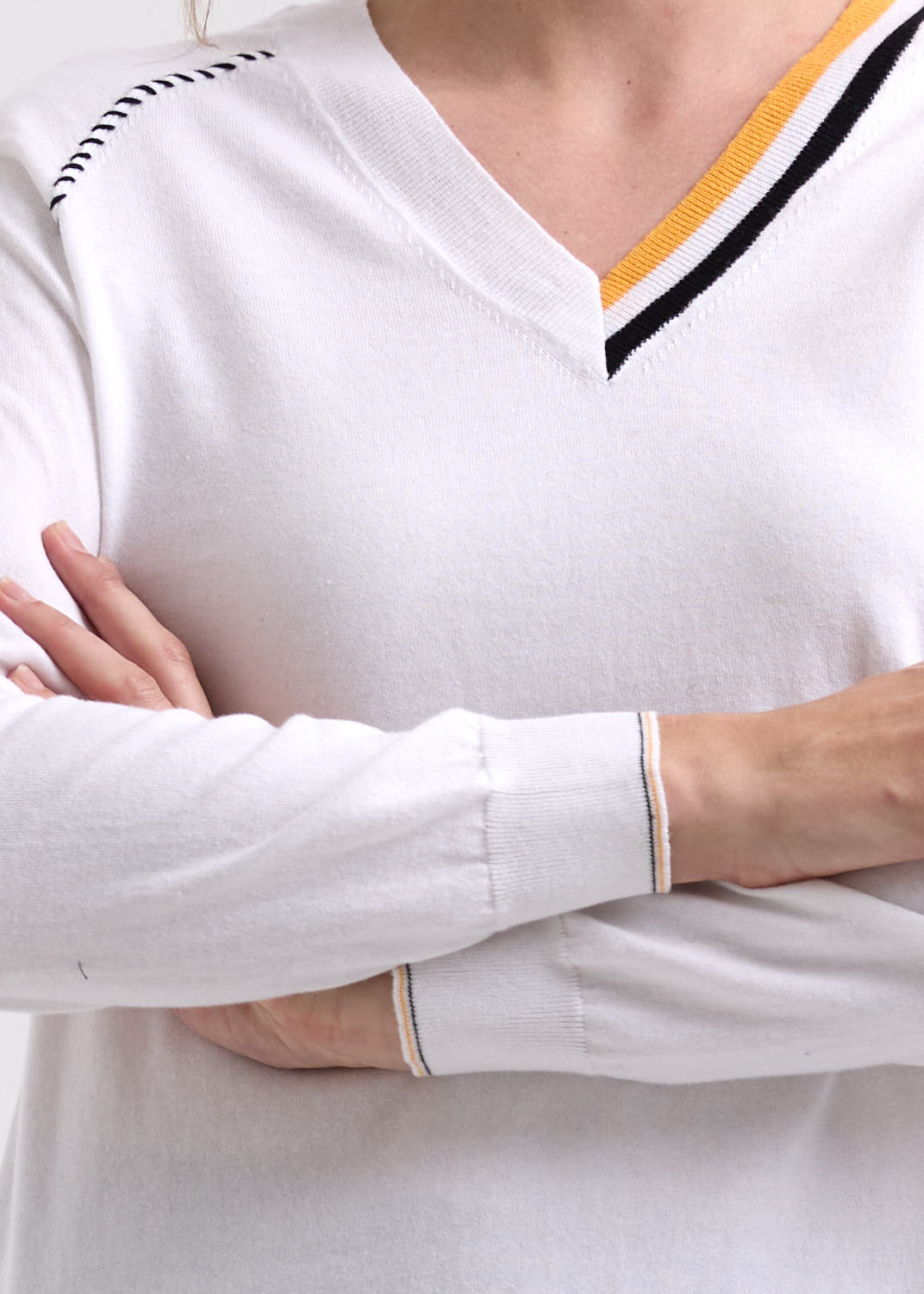 Zacket & Plover Round bottom V-neck Jumper