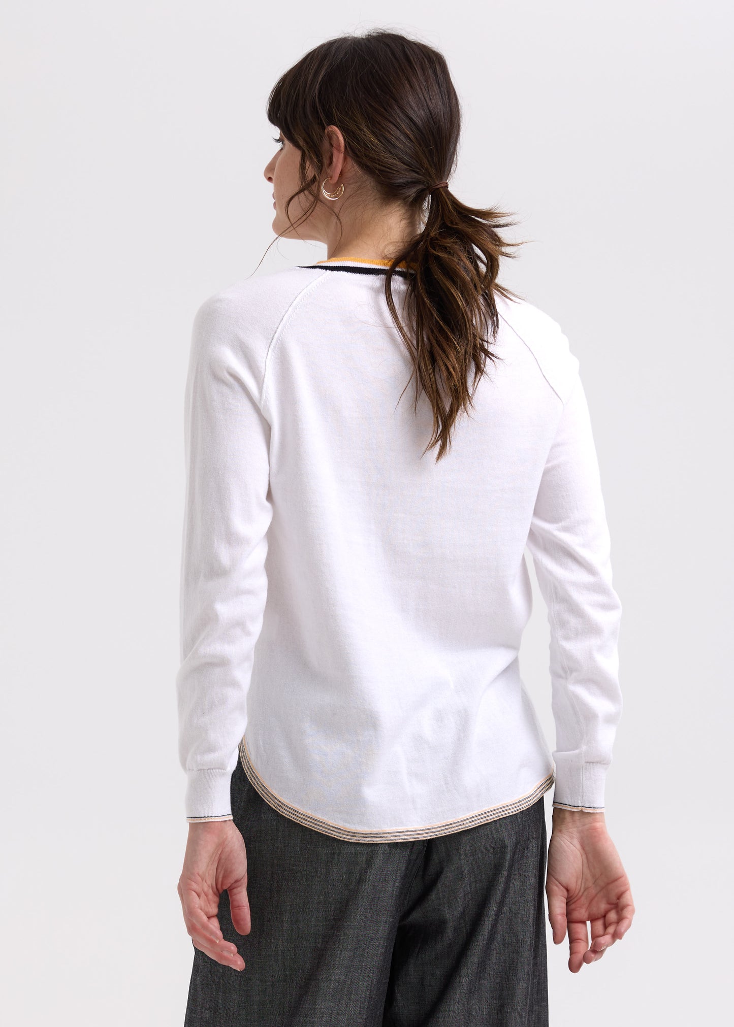 Zacket & Plover Round bottom V-neck Jumper