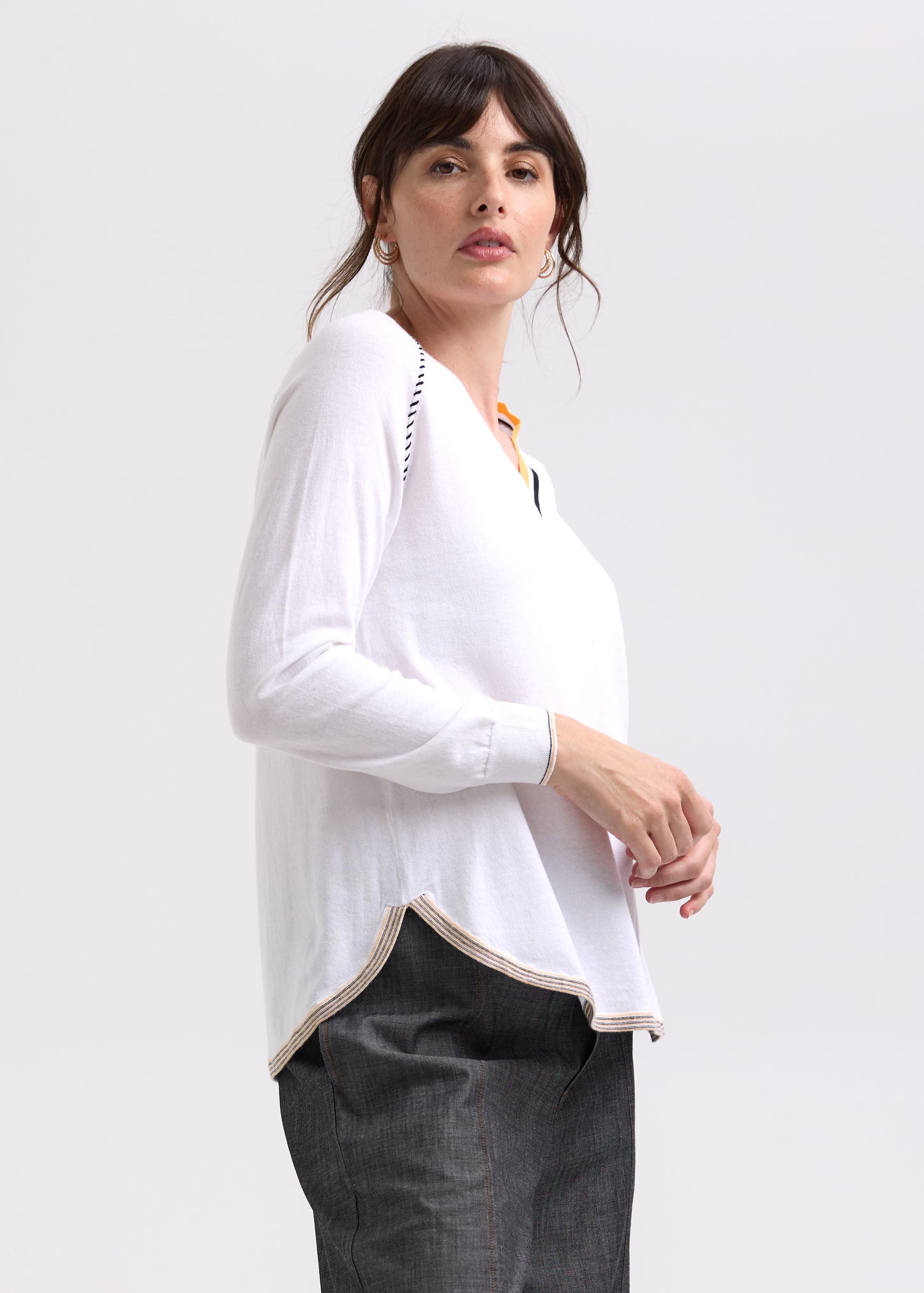 Zacket & Plover Round bottom V-neck Jumper