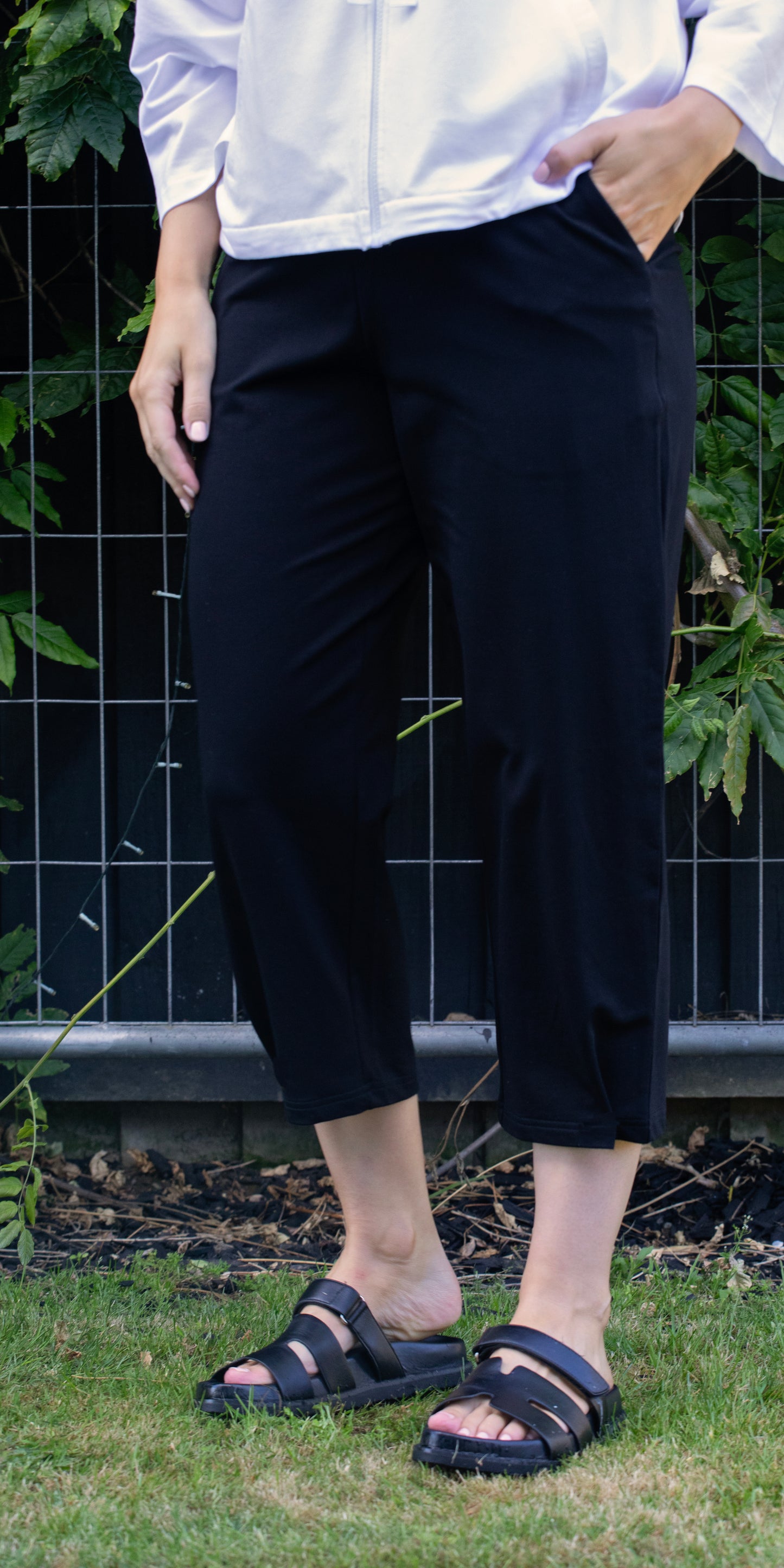 White on Black relax 3/4 pant