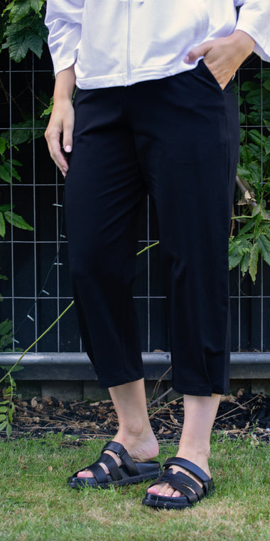 White on Black relax 3/4 pant